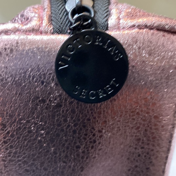 Victoria Secret Pink Metallic Cosmetic Pouch EUC - Picture 10 of 11